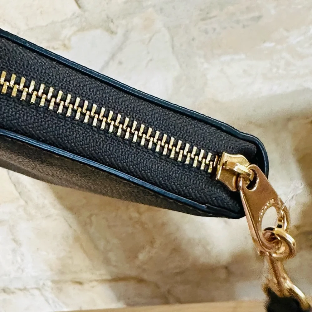 Coach - Picture 6 of 11